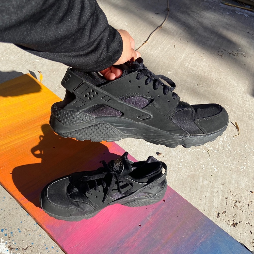 Nike huraches men’s black